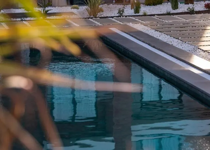 Leone Cunda Edition מלון